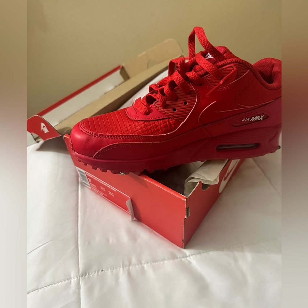 Nike Air Max 90 ‘Triple Red’